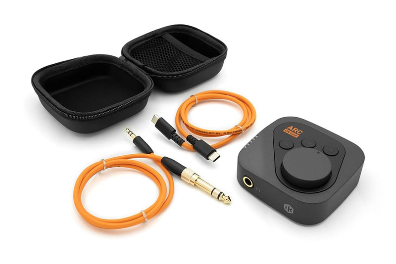 IK Multimedia ARC ON-EAR - Wzmacniacz słuchawkowy z korektorem